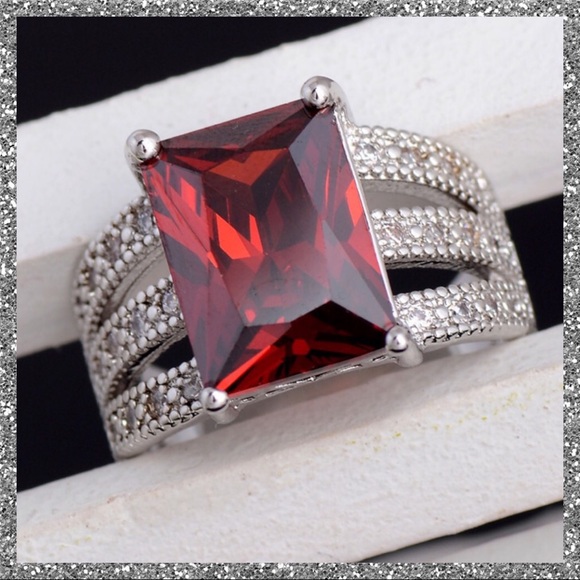 ❤️GORGEOUS STATEMENT RING❤️ - Picture 3 of 4